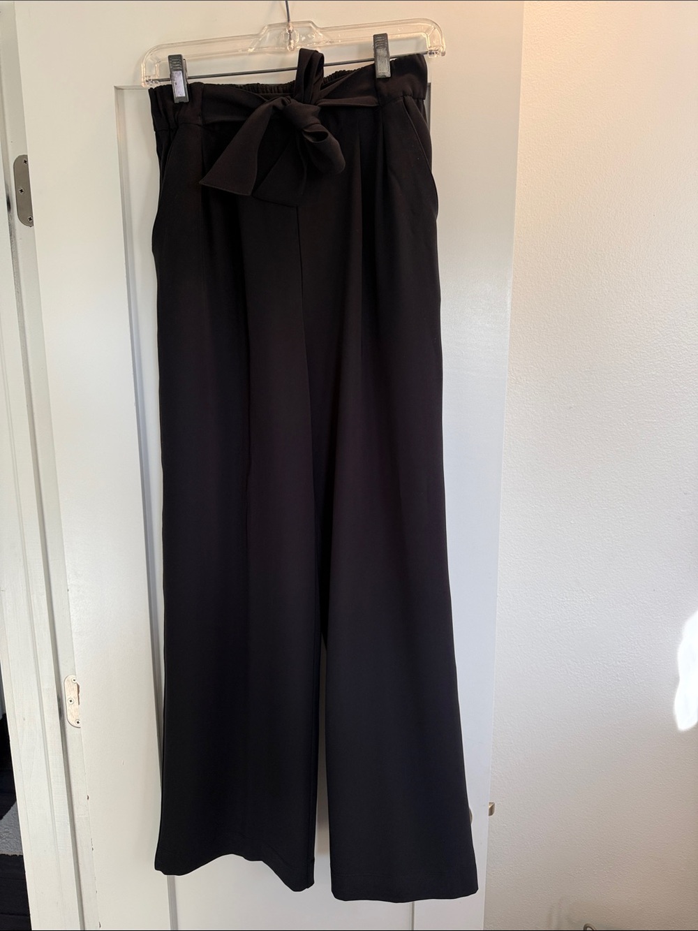 Lululemon Noir Black Wide Leg Pants with 2 pockets & elastic waist